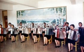 북창군 북창고등중학교 예술소조 연습모습
