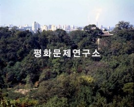 을밀대(국보급 제19호)와 주위 풍경