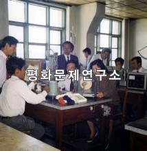 함흥시 흥남구역 2월8일비날론 화학전문학교 실험실