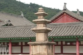 영통사 동3층석탑 (靈通寺東三層塔, 보존급 제541호)